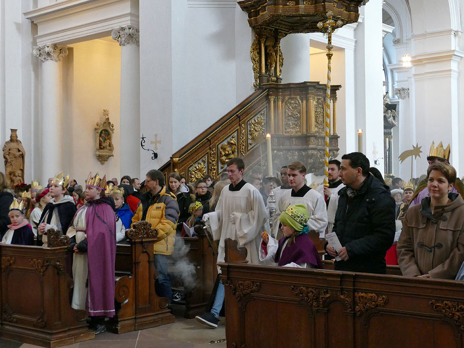 Aussendung der Sternsinger im Hohen Dom zu Fulda (Foto: Karl-Franz Thiede)